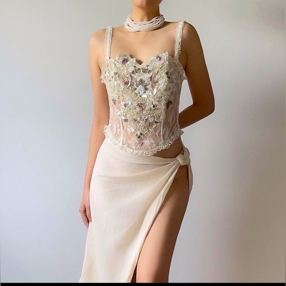 Victoria's Secret Tops - Vintage Rare Gold Label  1990s Ivory Hand-Beaded Lace Corset Bustier‎